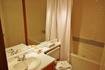 Beautiful Village Alpenglow Queen Size Bed Air Conditioning Cable And Smarttv Wifi Fireplace Pool Hot Tub Sauna Gym Balcony Mountain Views * Whistler
