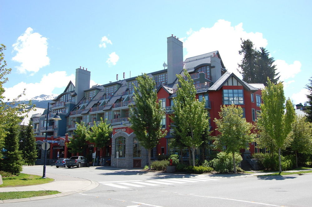Beautiful Village Alpenglow Queen Size Bed Air Conditioning Cable And Smarttv Wifi Fireplace Pool Hot Tub Sauna Gym Balcony Mountain Views Apartment