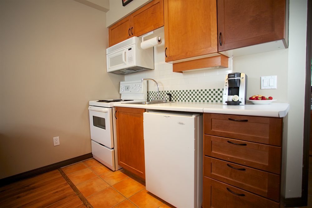 Beautiful Village Alpenglow Queen Size Bed Air Conditioning Cable And Smarttv Wifi Fireplace Pool Hot Tub Sauna Gym Balcony Mountain Views Apartment