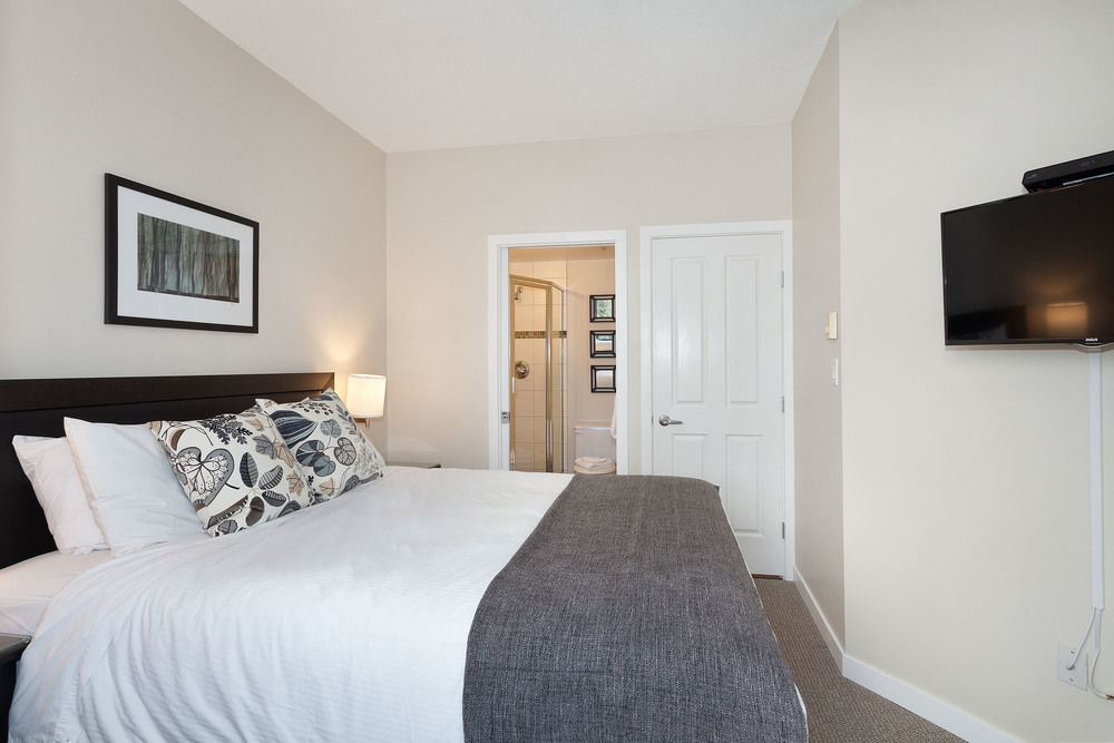 Beautiful Village Alpenglow Queen Size Bed Air Conditioning Cable And Smarttv Wifi Fireplace Pool Hot Tub Sauna Gym Balcony Mountain Views Whistler