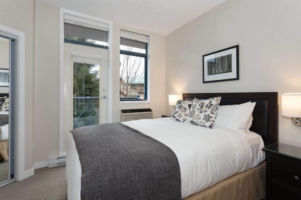 Beautiful Village Alpenglow Queen Size Bed Air Conditioning Cable And Smarttv Wifi Fireplace Pool Hot Tub Sauna Gym Balcony Mountain Views * Whistler