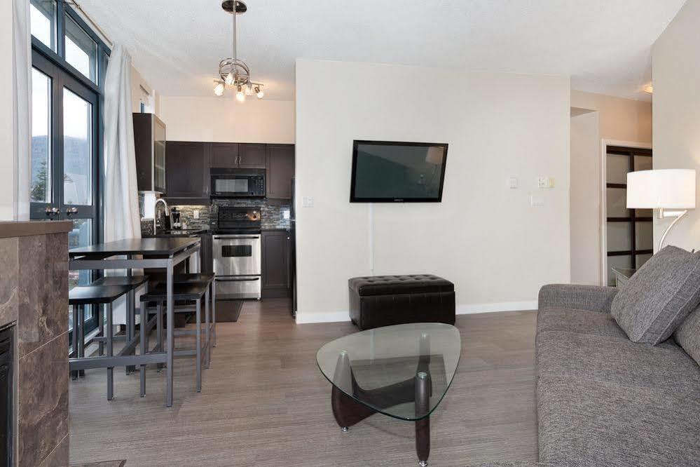 Apartment Beautiful Village Alpenglow Queen Size Bed Air Conditioning Cable And Smarttv Wifi Fireplace Pool Hot Tub Sauna Gym Balcony Mountain Views *