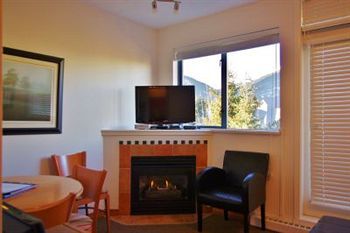 Beautiful Village Alpenglow Queen Size Bed Air Conditioning Cable And Smarttv Wifi Fireplace Pool Hot Tub Sauna Gym Balcony Mountain Views * Whistler