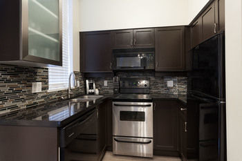 Beautiful Village Alpenglow Queen Size Bed Air Conditioning Cable And Smarttv Wifi Fireplace Pool Hot Tub Sauna Gym Balcony Mountain Views Whistler