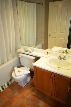 Beautiful Village Alpenglow Queen Size Bed Air Conditioning Cable And Smarttv Wifi Fireplace Pool Hot Tub Sauna Gym Balcony Mountain Views * Whistler