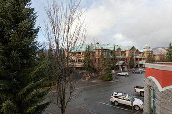 Apartment Beautiful Village Alpenglow Queen Size Bed Air Conditioning Cable And Smarttv Wifi Fireplace Pool Hot Tub Sauna Gym Balcony Mountain Views