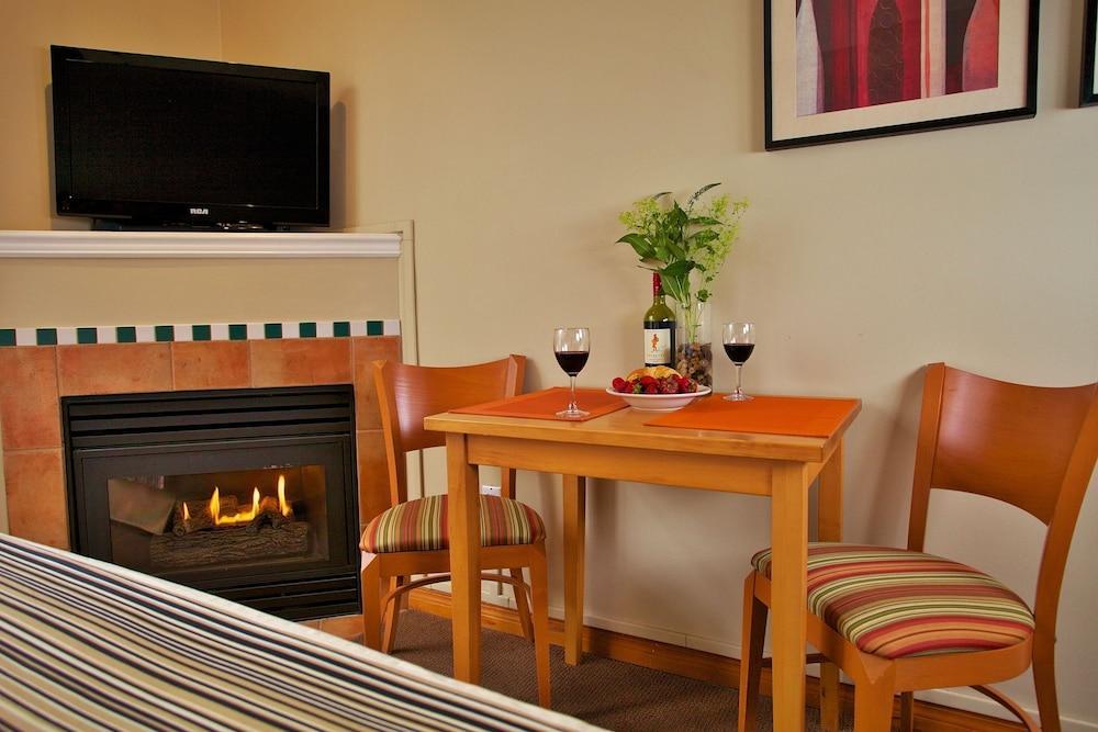 Apartamento Alpenglow Suite: Village Mountain Retreat