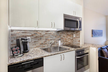 Alpenglow Suite: Village Mountain Retreat Apartamento