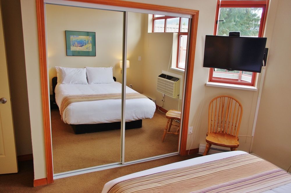 Alpenglow Suite: Village Mountain Retreat Apartamento *