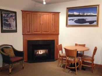 Apartamento Alpenglow Suite: Village Mountain Retreat *